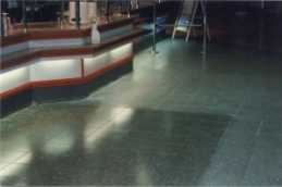 Betonwerkstein kristallisiert