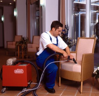 Reinigung von Polstermöbeln